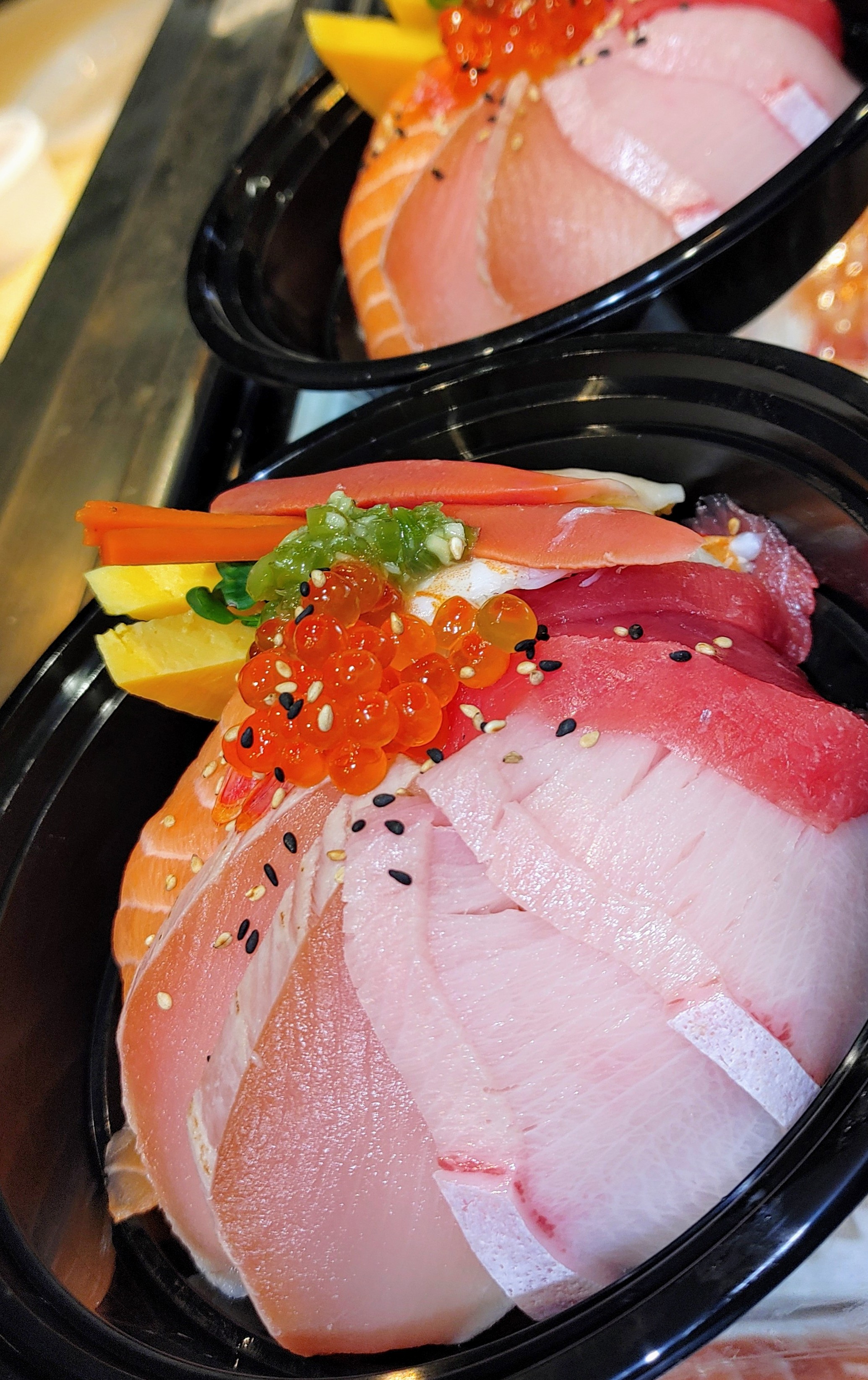 Order F3. Chirashi Bowl food online from Kazuki Sushi store, Los Angeles on bringmethat.com