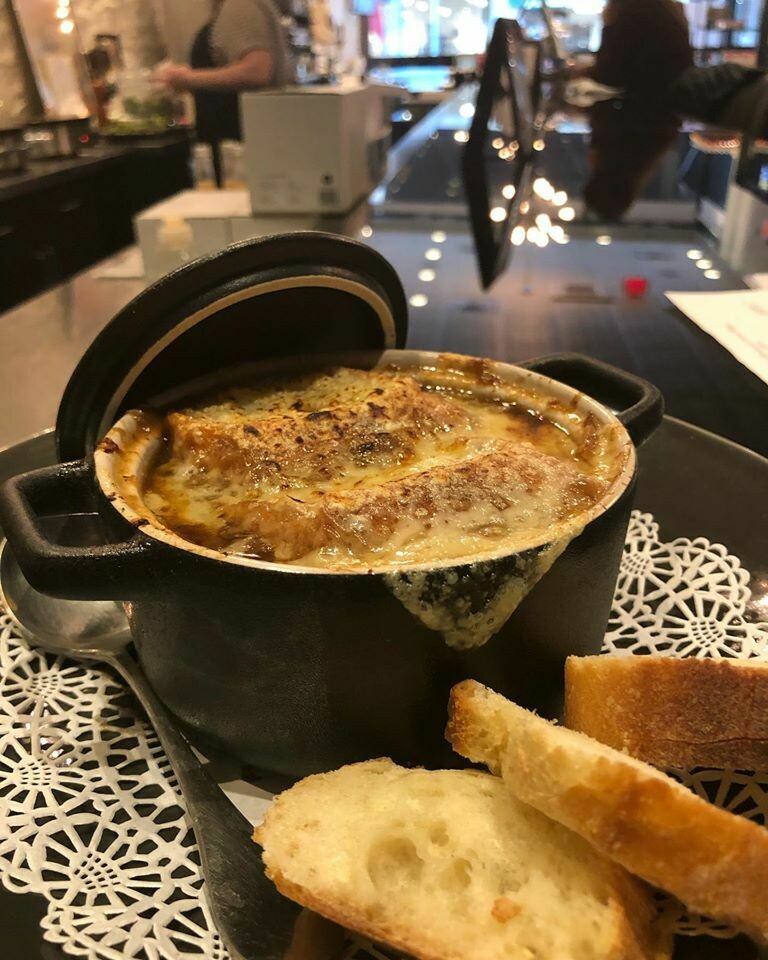 Order French Onion Soup food online from La Maison Navarre store, Portsmouth on bringmethat.com