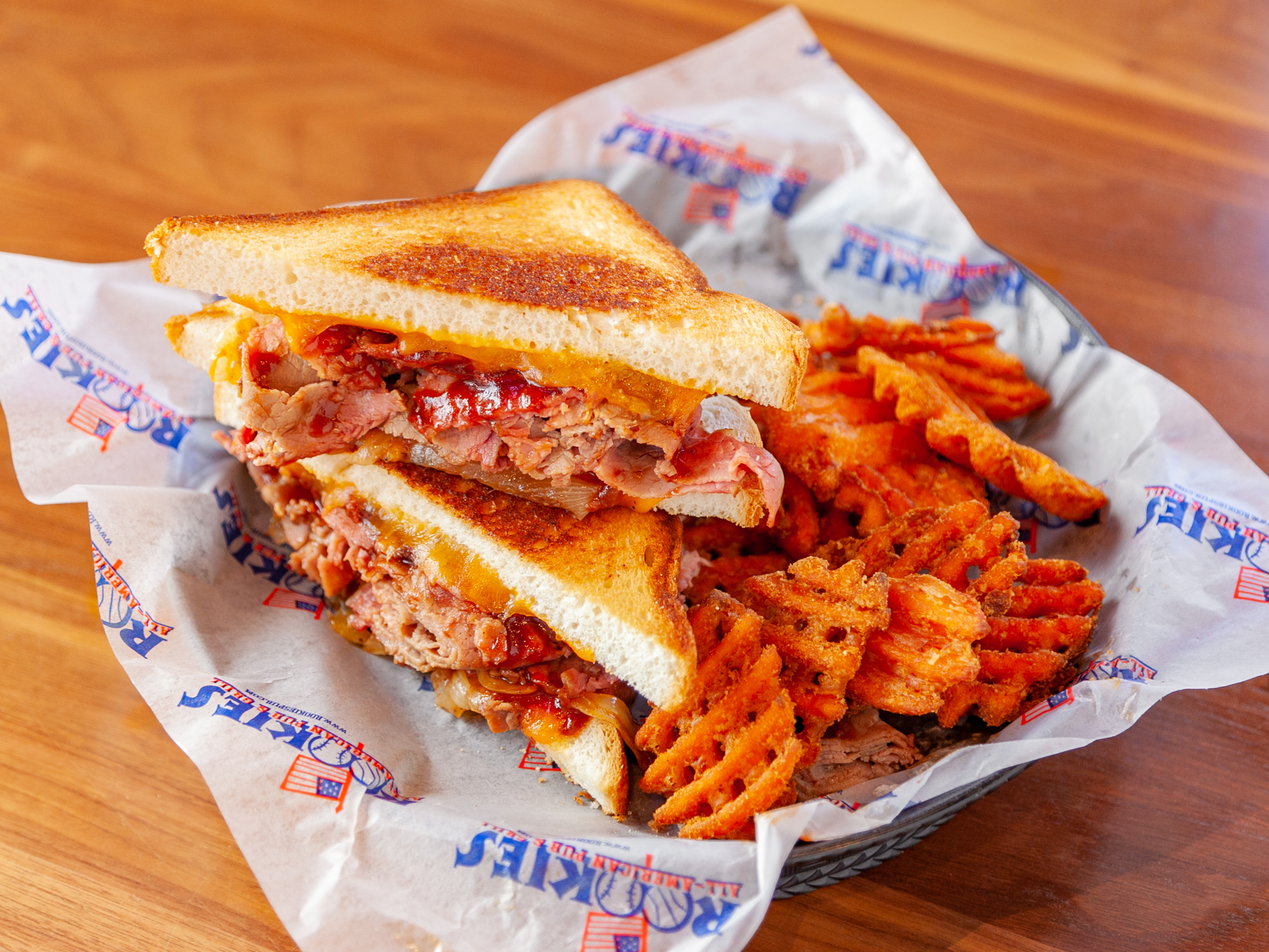 Order Beef Brisket Melt food online from Rookies All American Pub & Grill store, St. Charles on bringmethat.com