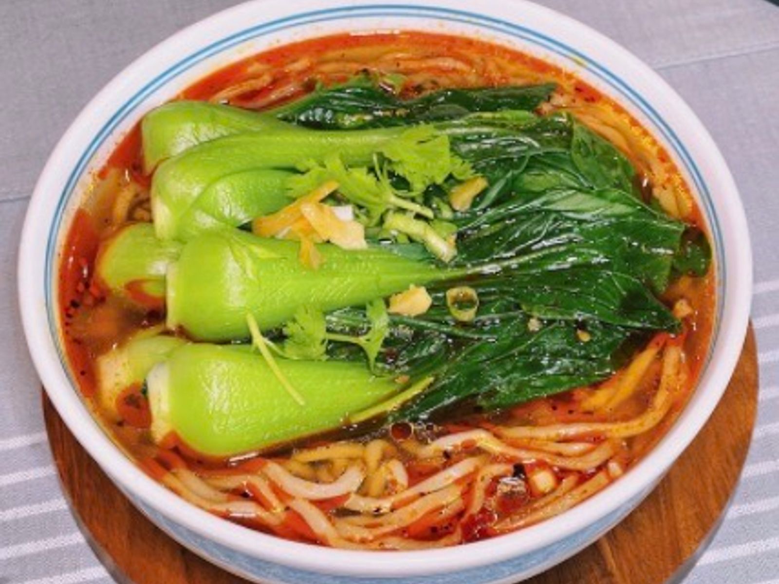 Order A1 Bok Choy In Chili Oil Noodle A1 红油素面 (素) food online from Mid Summer Lounge store, Champaign on bringmethat.com