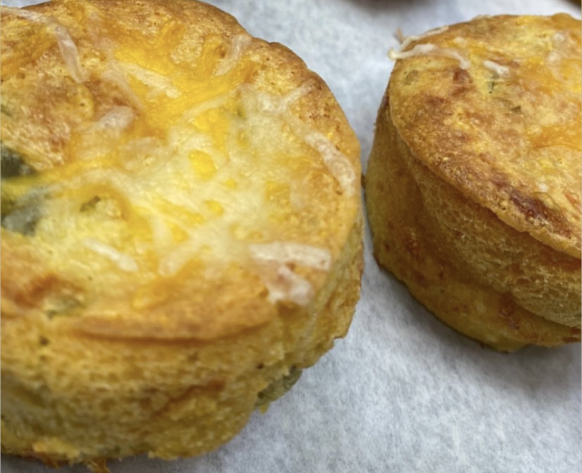 Order Jalapeño Cheese Cornbread Muffin food online from Crustees store, View Park-Windsor Hills on bringmethat.com