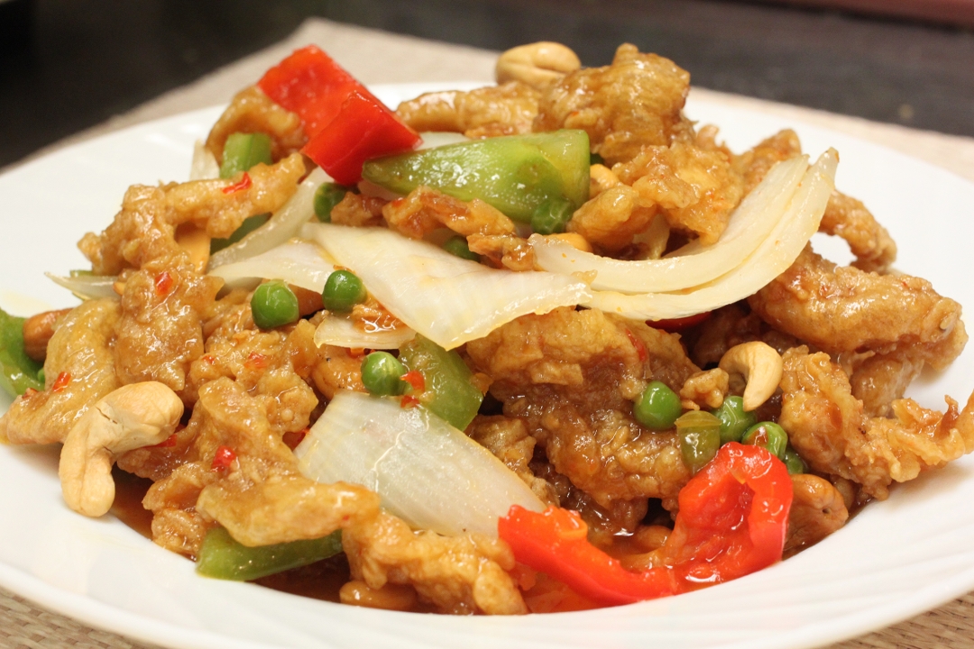 Order Deluxe Crispy Chicken food online from Giggling Rice Thai To Go store, Brookline on bringmethat.com
