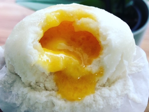 Order Egg Yolk Lava Bun food online from Dim Sum House store, San Lorenzo on bringmethat.com