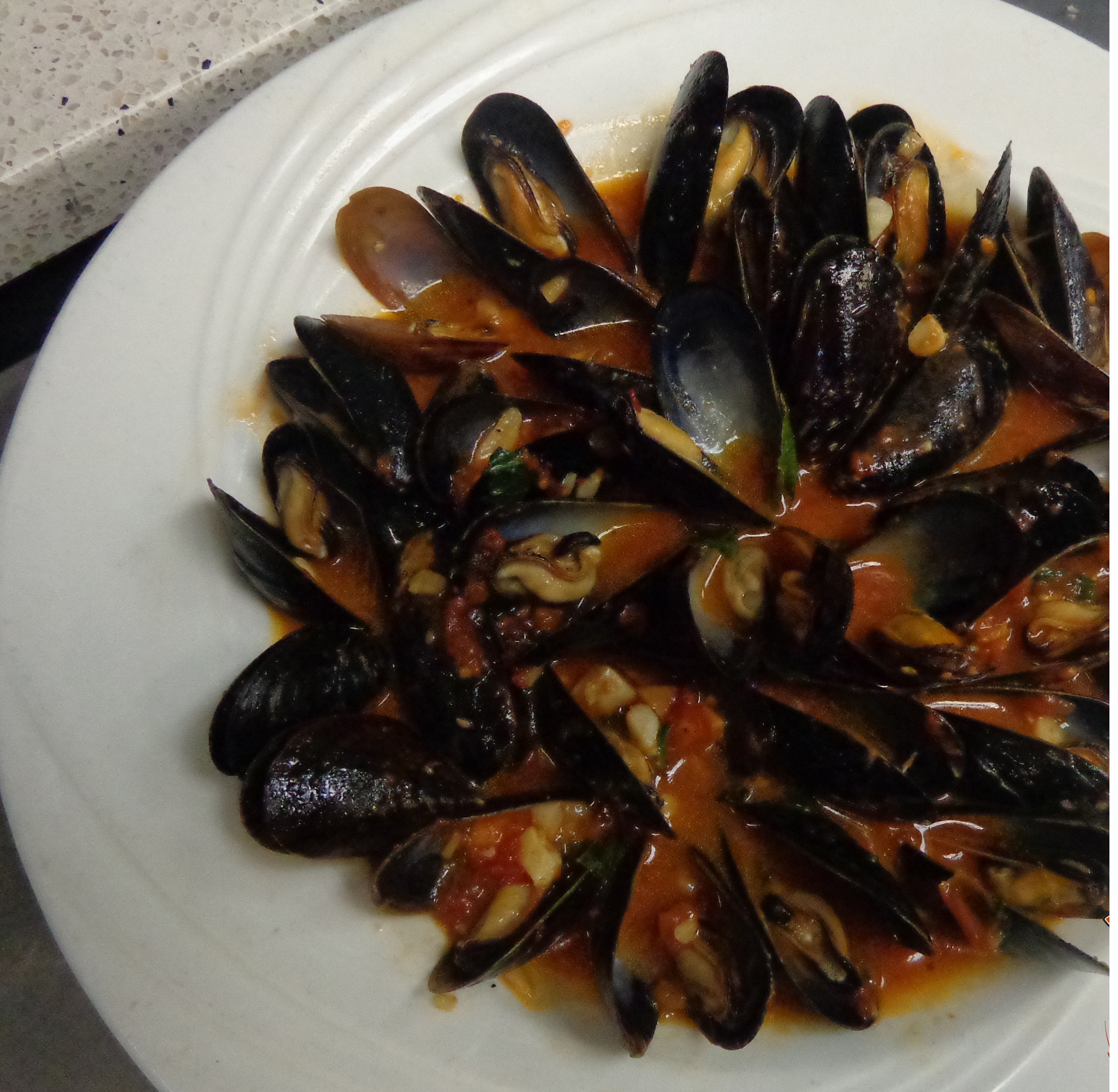 Order Zuppa di Mussels food online from Porto Bello store, Astoria on bringmethat.com