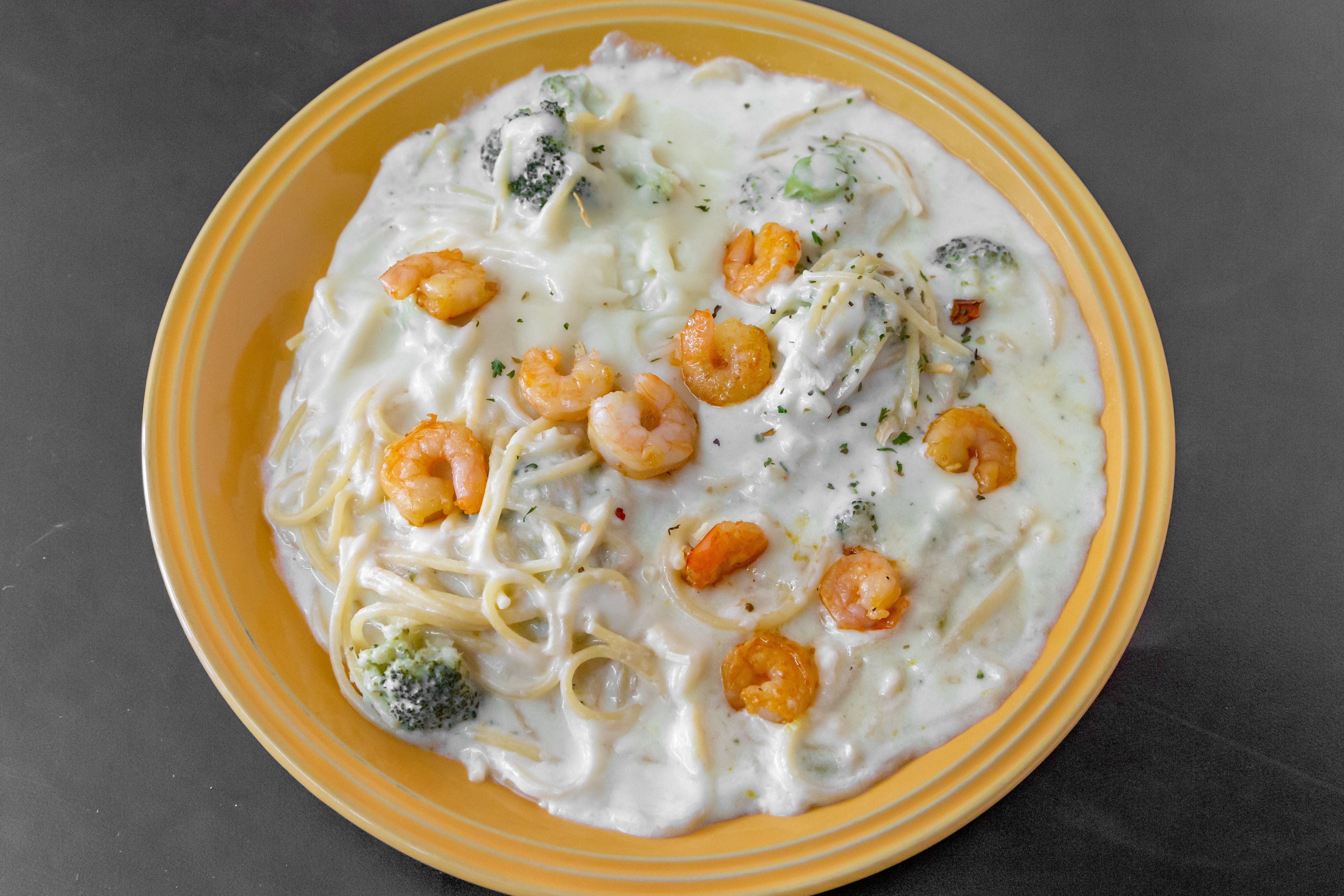 Order Shrimp Alfredo with Broccoli - Pasta food online from New York Pizzeria & Catering store, Dobson on bringmethat.com