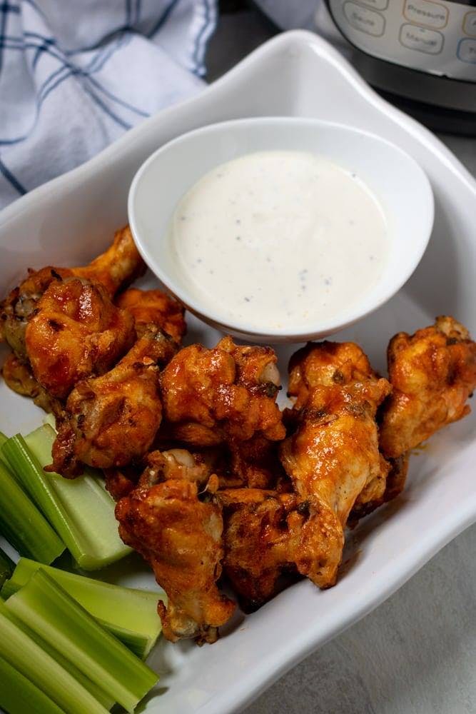 Order Chicken Wings - 10 Pieces food online from Pizzeria Ora Chicago store, Chicago on bringmethat.com