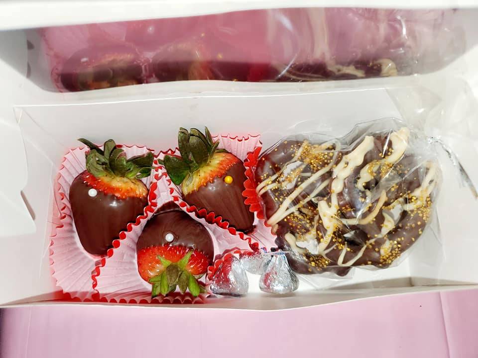 Order CHOCOLATE DIPPED STRAWBERRIES AND DIPPED PRETZELS  food online from ETHEL LEES KITCHEN store, Indianapolis on bringmethat.com