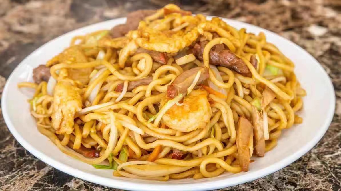 Order 117. House Chow Mein food online from King Kong Chinese Restaurant store, Oakland on bringmethat.com