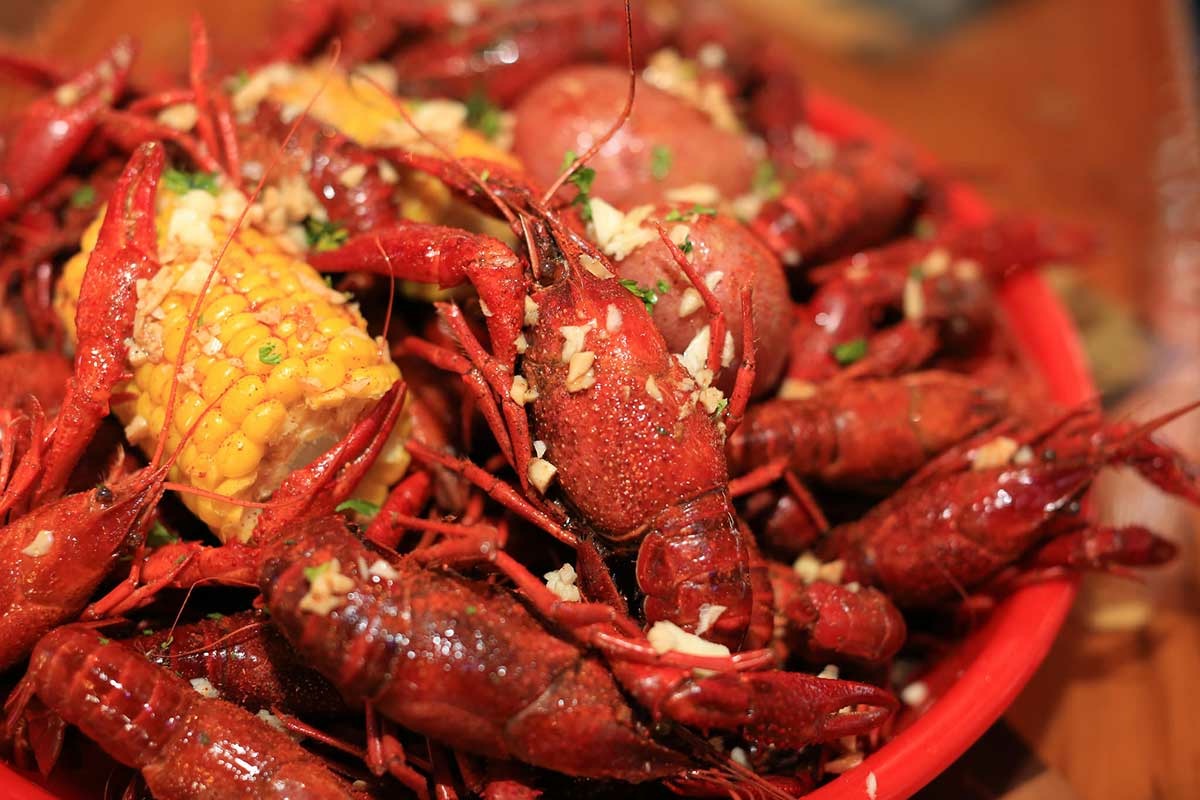 Order 3 lb. Crawfish Platter food online from Laughing Crab store, West Des Moines on bringmethat.com