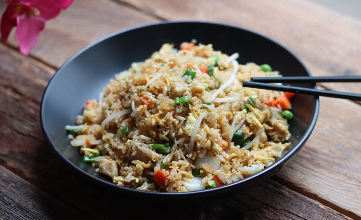 Order CHICKEN FRIED RICE 鸡肉炒饭 food online from Wok and Roll Restaurant(H St) store, Washington on bringmethat.com
