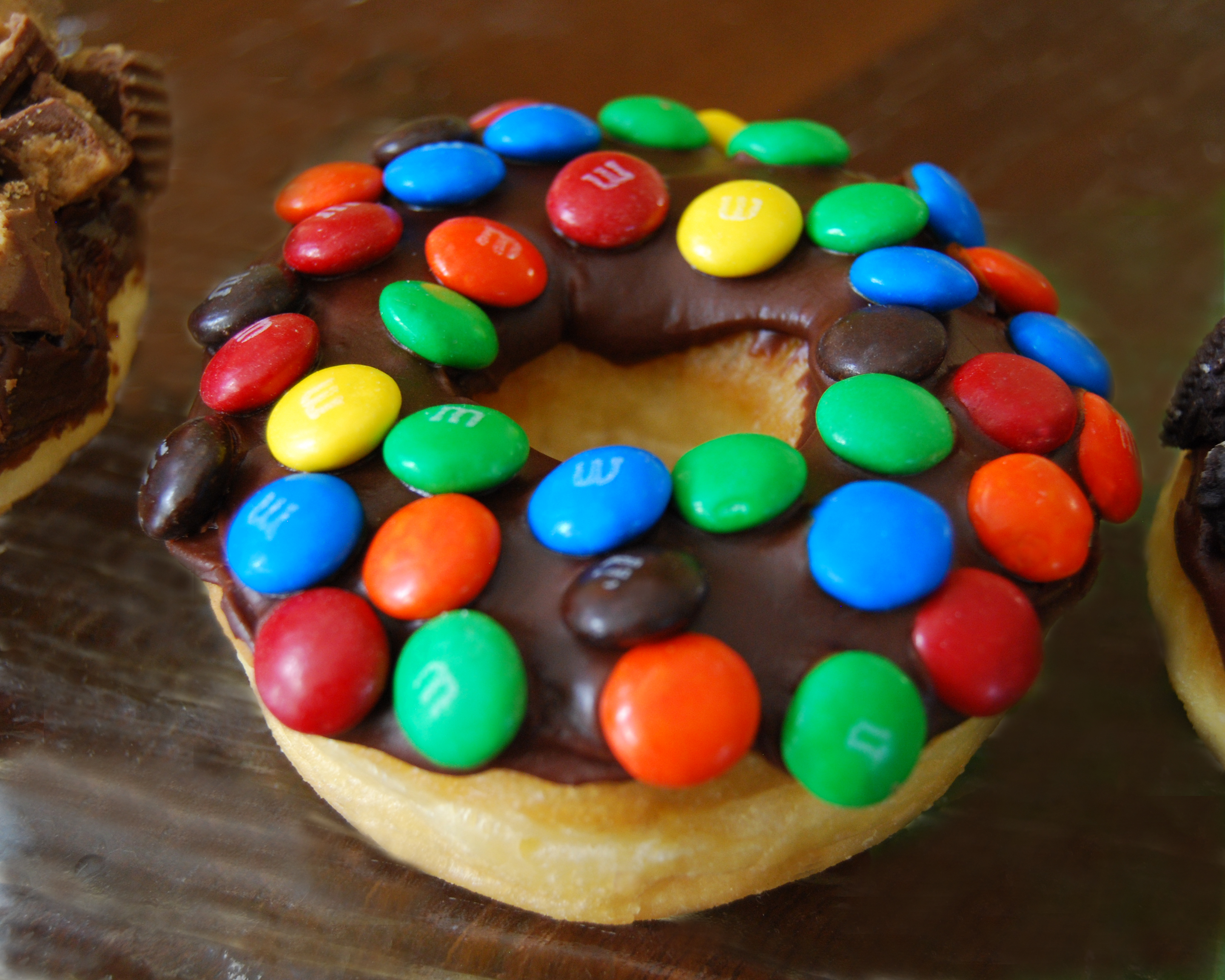 Order M&M Topped Donut food online from Jaram's Donuts store, Dallas on bringmethat.com