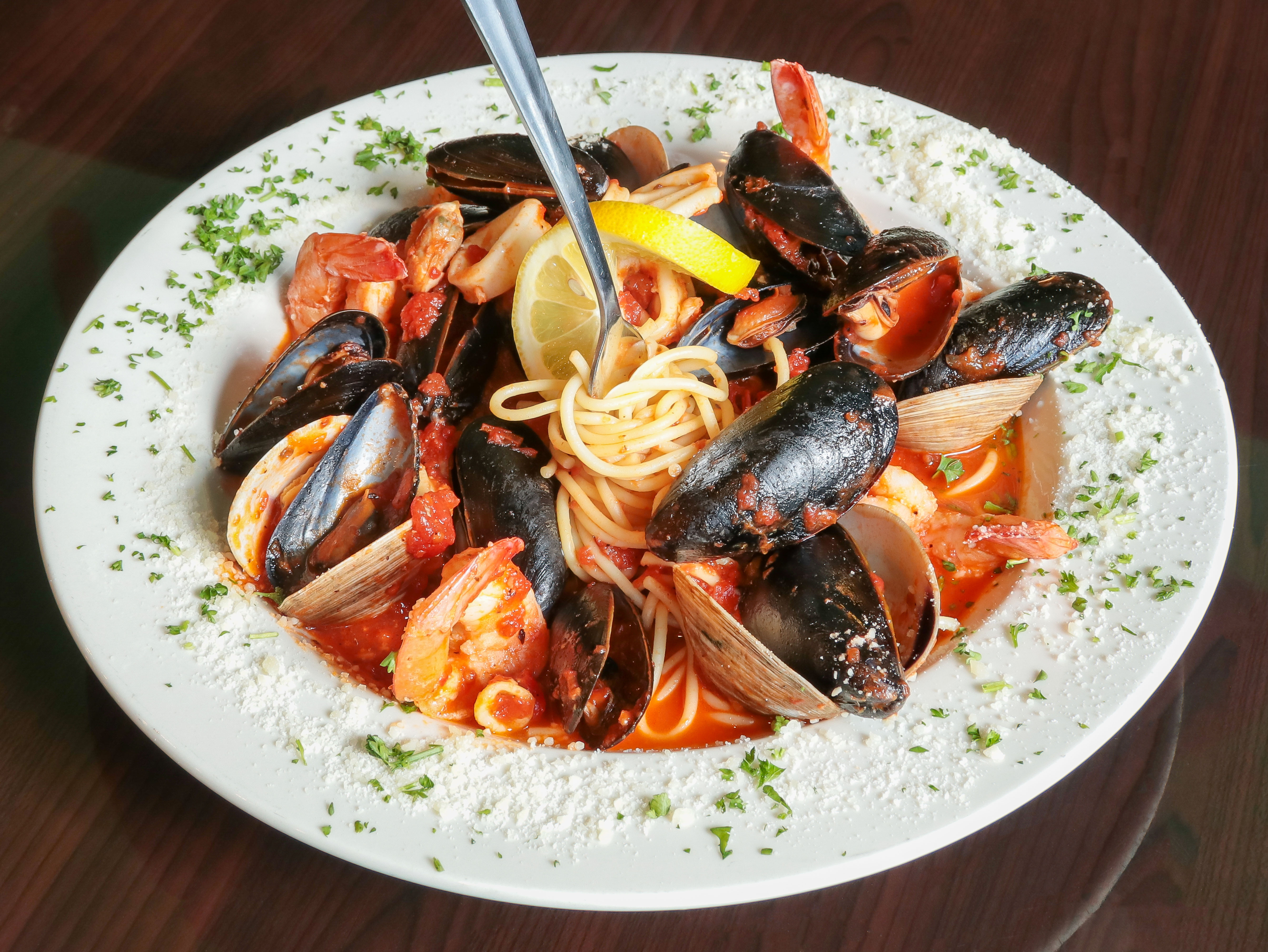 Order Aldo and Manny Seafood Pescatore food online from Aldo & Manny Pizza Pasta store, Philadelphia on bringmethat.com