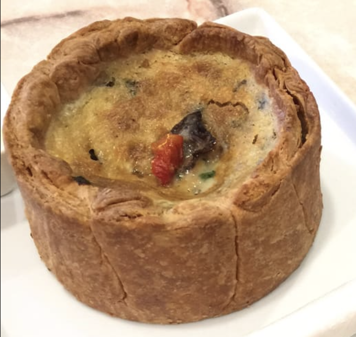 Order Vegetarienne Quiche food online from Leonidas Cafe store, Northbrook on bringmethat.com