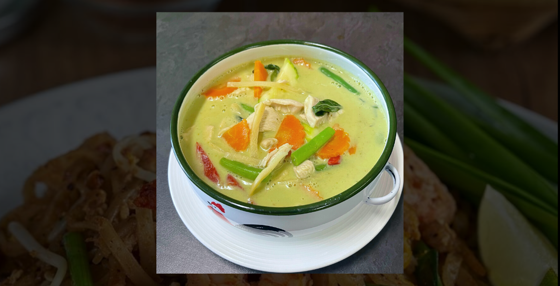 Order Green Curry / Come with Jasmine rice food online from Thonglor Thai Bistro store, San Mateo on bringmethat.com