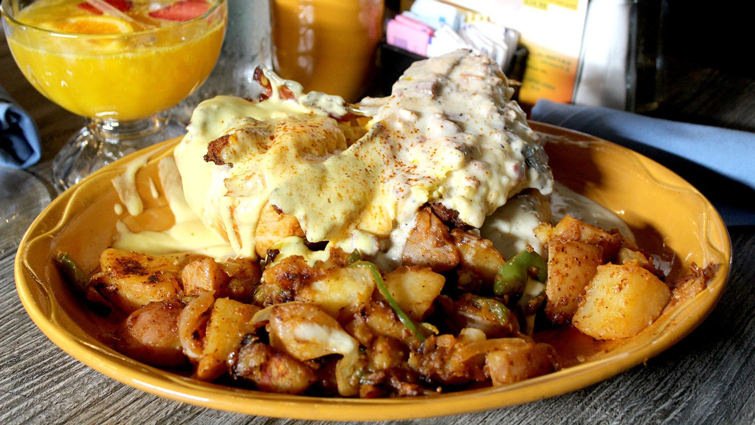 Order Fried Chicken Benedict food online from Mimosas Gourmet store, Lodi on bringmethat.com