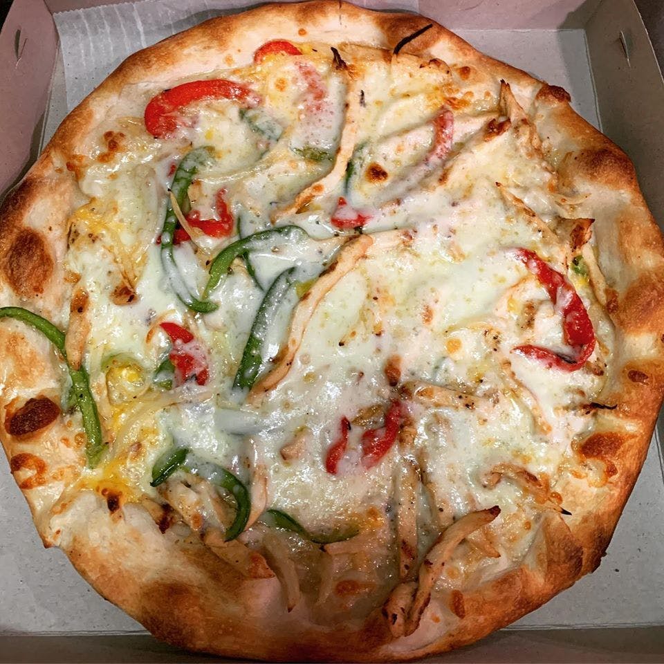 Order Grilled Chicken Fajita Pizza - Personal 10'' (6 Slices) food online from Pizza Grill store, Hastings On Hudson on bringmethat.com