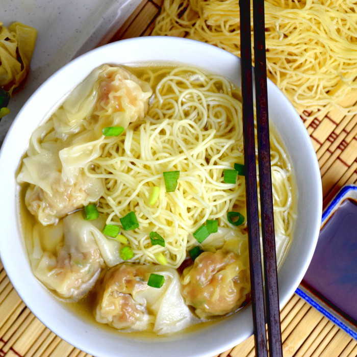 Order 12A. Wonton Noodle Soup food online from Chop Suey King store, Chicago on bringmethat.com