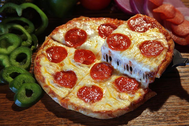 Order 8" Personal Pizza food online from Maka Mia Pizza store, Florence on bringmethat.com