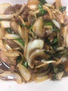 Order D14. Mongolian Beef (Dinner) food online from Lemongrass Cafe store, Louisville on bringmethat.com