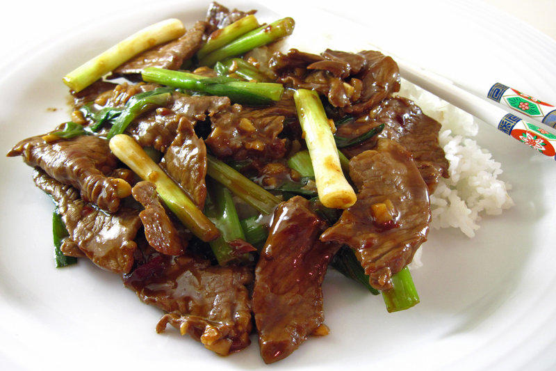 Order 28. Szechuan Beef Lunch food online from New Wong Chinese Restaurant store, Wickliffe on bringmethat.com