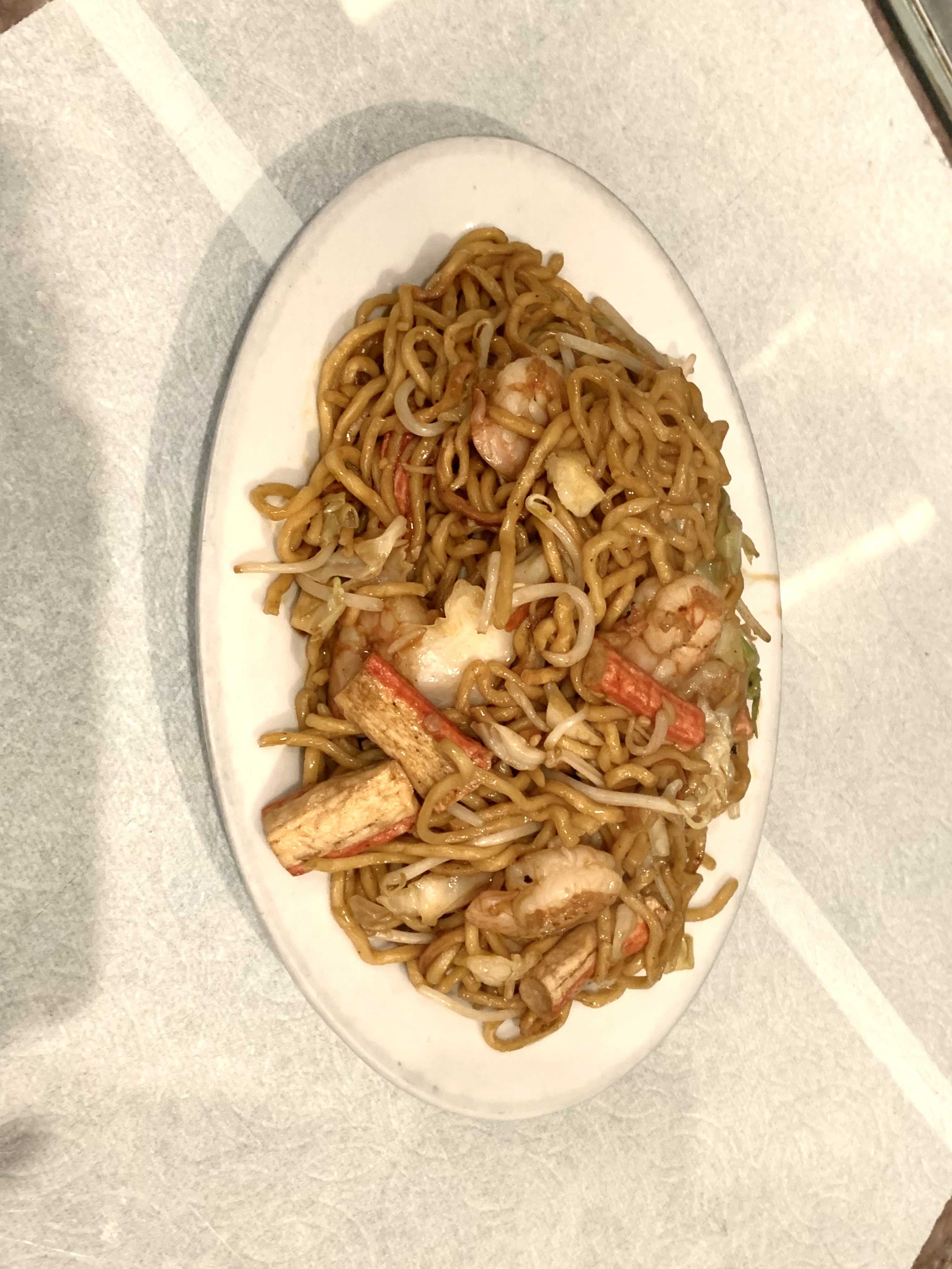 Order Seafood Chow Mein food online from Hong Kong Restaurant store, Manteca on bringmethat.com