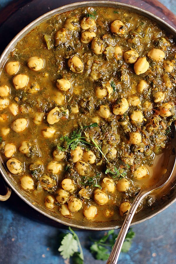 Order Channa Saag food online from Mango Indian Cuisine store, Bellmore on bringmethat.com