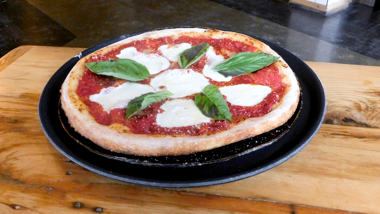 Order Margherita Pizza food online from Junior's Bar and Grill store, Albany on bringmethat.com