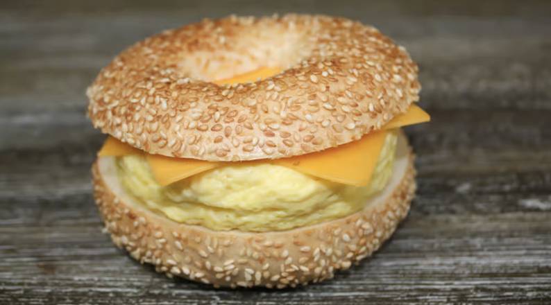Order Eggwich with Cheese food online from Bagel Street Cafe store, Alamo on bringmethat.com
