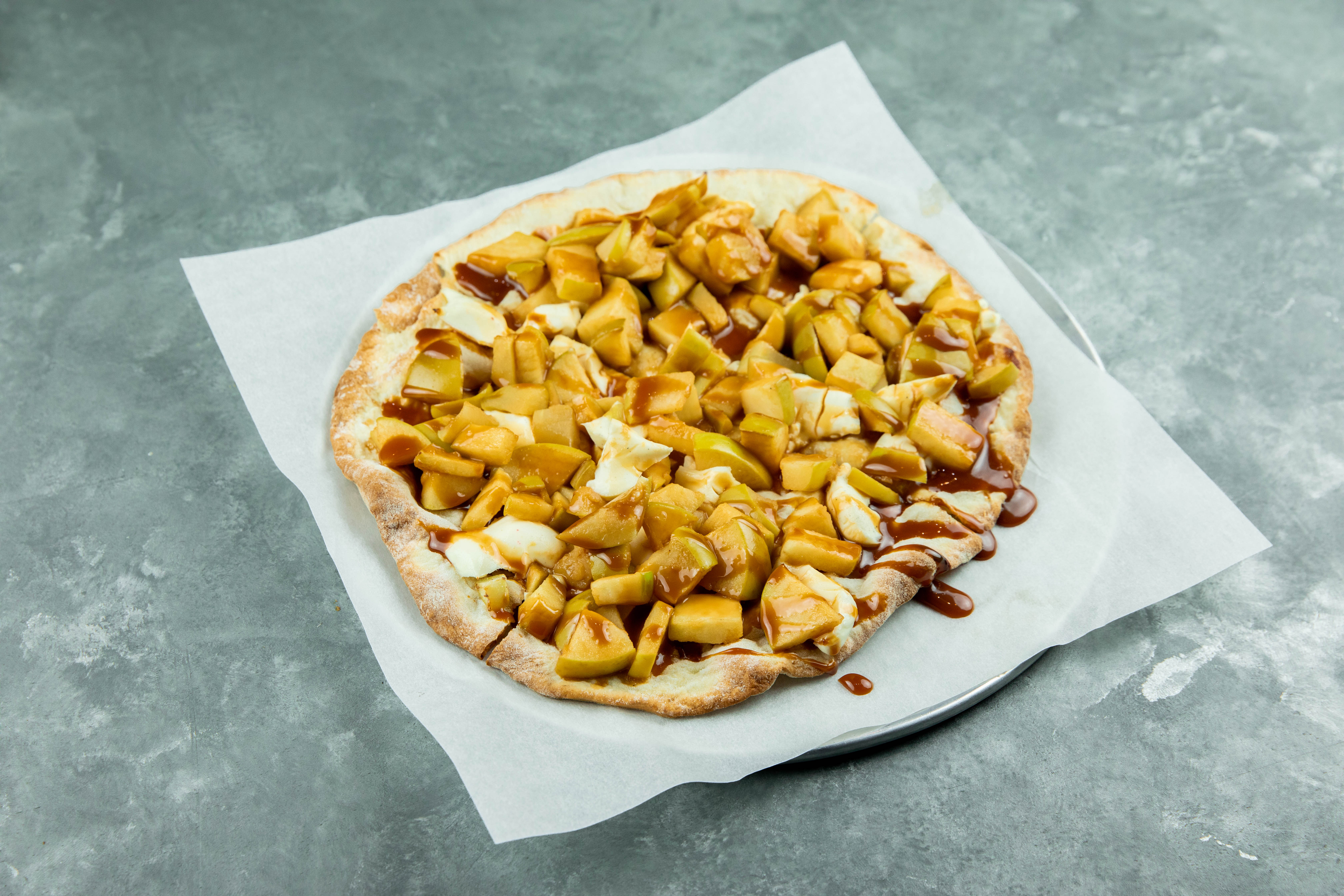 Order ROASTED CARAMEL APPLE PIZZA food online from Patxi Pizza store, Livermore on bringmethat.com
