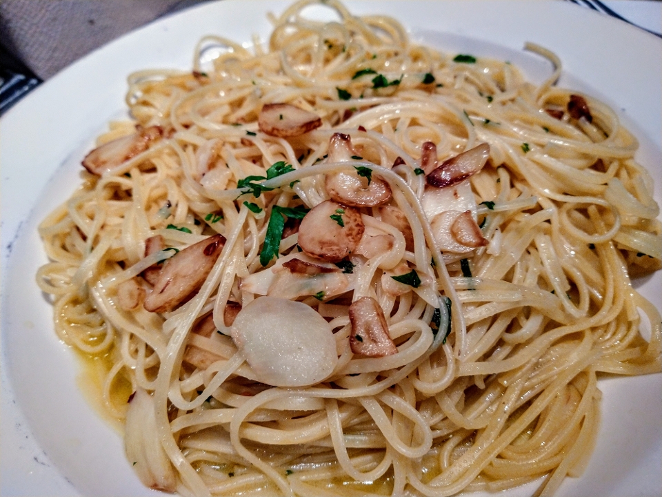 Order Spaghetti With Garlic & Oil food online from Hartsdale House Of Pizza store, Hartsdale on bringmethat.com