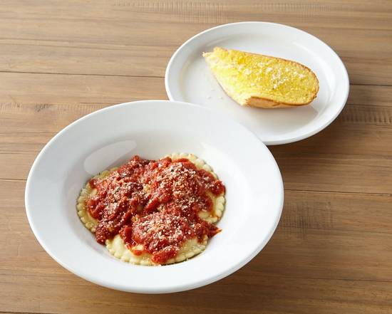 Order Child Ravioli & Garlic Bread food online from Johnny's New York Style Pizza store, Dacula on bringmethat.com
