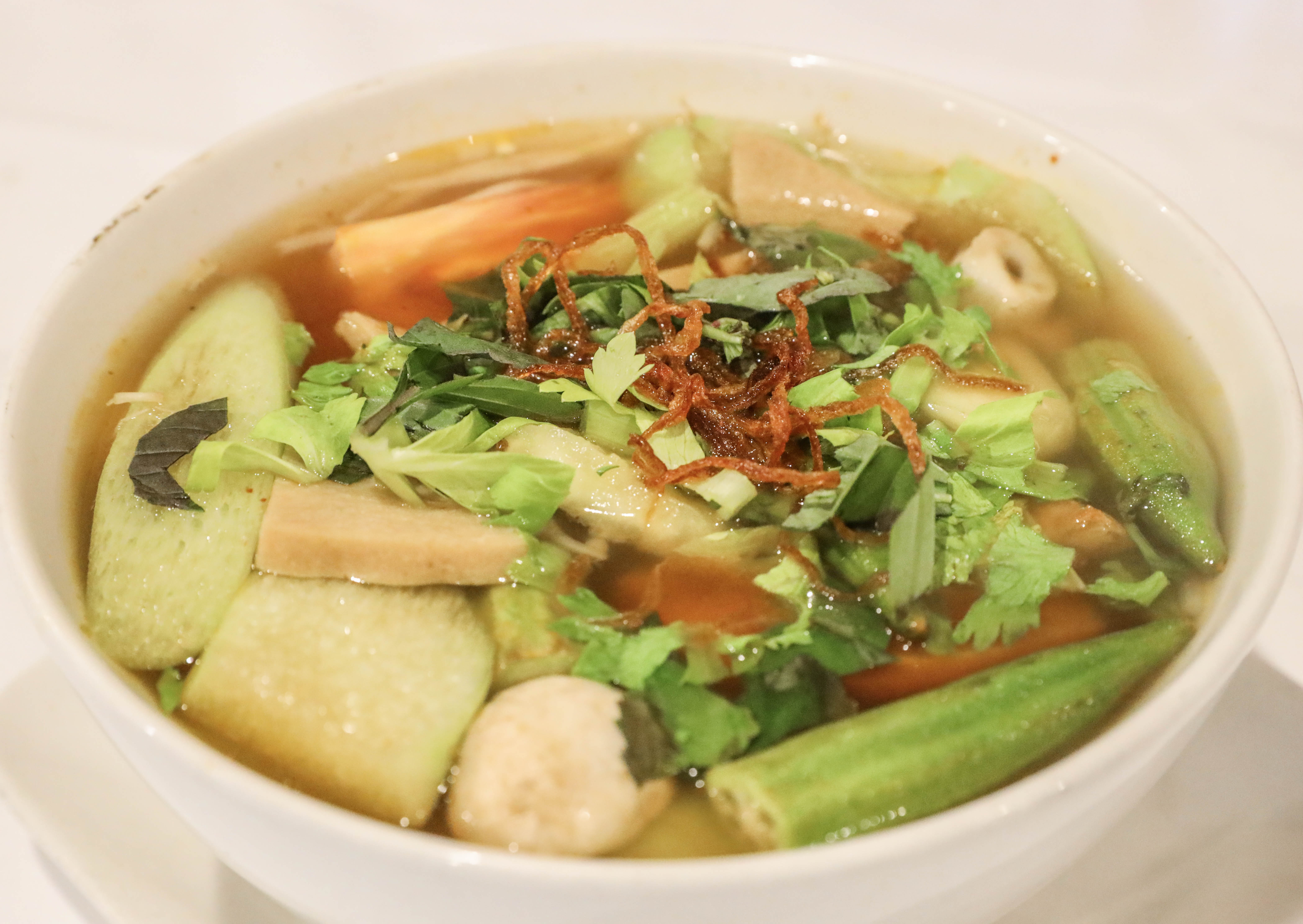 Order S12. Bowl of Spicy Sweet & Sour Soup food online from Eathai Restaurant store, Pleasanton on bringmethat.com
