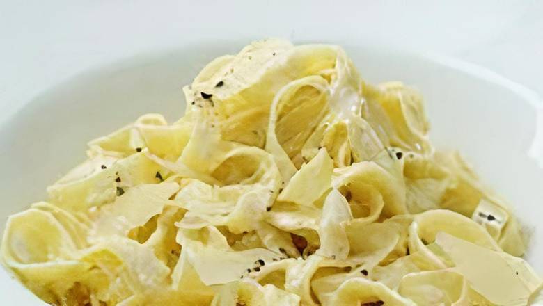 Order Fettuccine Alfredo food online from Pizza Express store, Chester on bringmethat.com