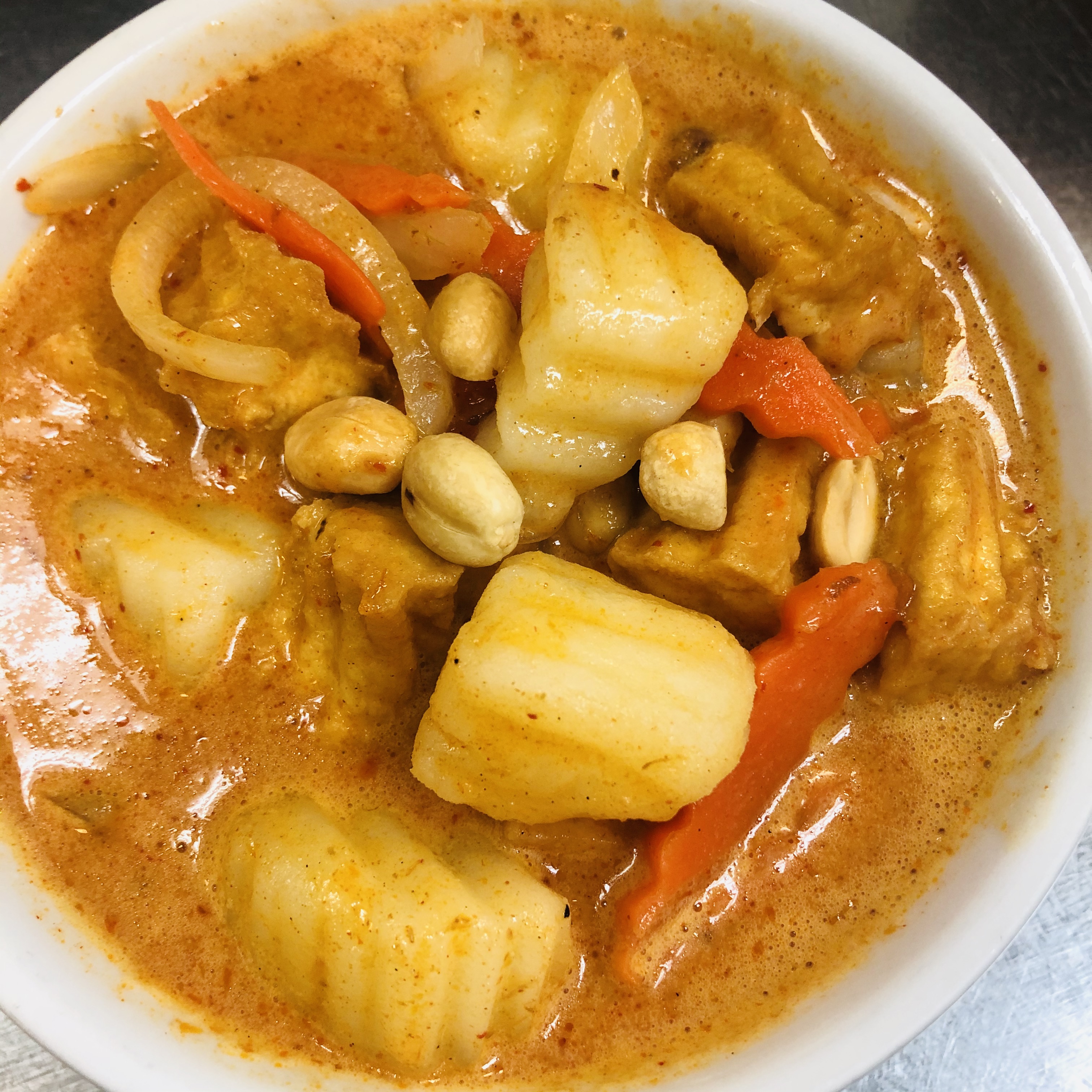 Order C6. Massaman Curry food online from Bangkok Orchid Thai Restaurant store, Irving on bringmethat.com