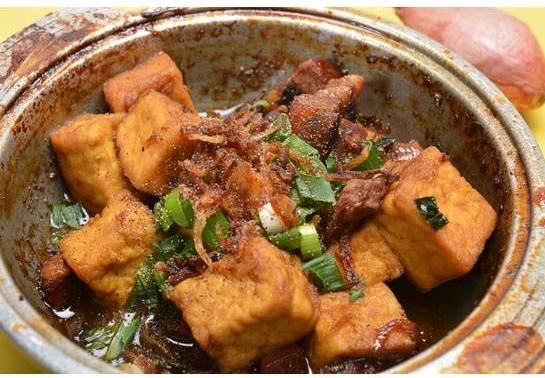 Order Braised Tofu Meat (Thịt Kho Đậu Hủ) food online from Que Huong Fast Food store, San Jose on bringmethat.com