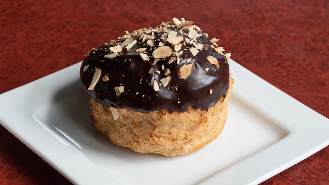 Order Chocolate Eclair food online from Wild River Brewing & Pizza store, Medford on bringmethat.com