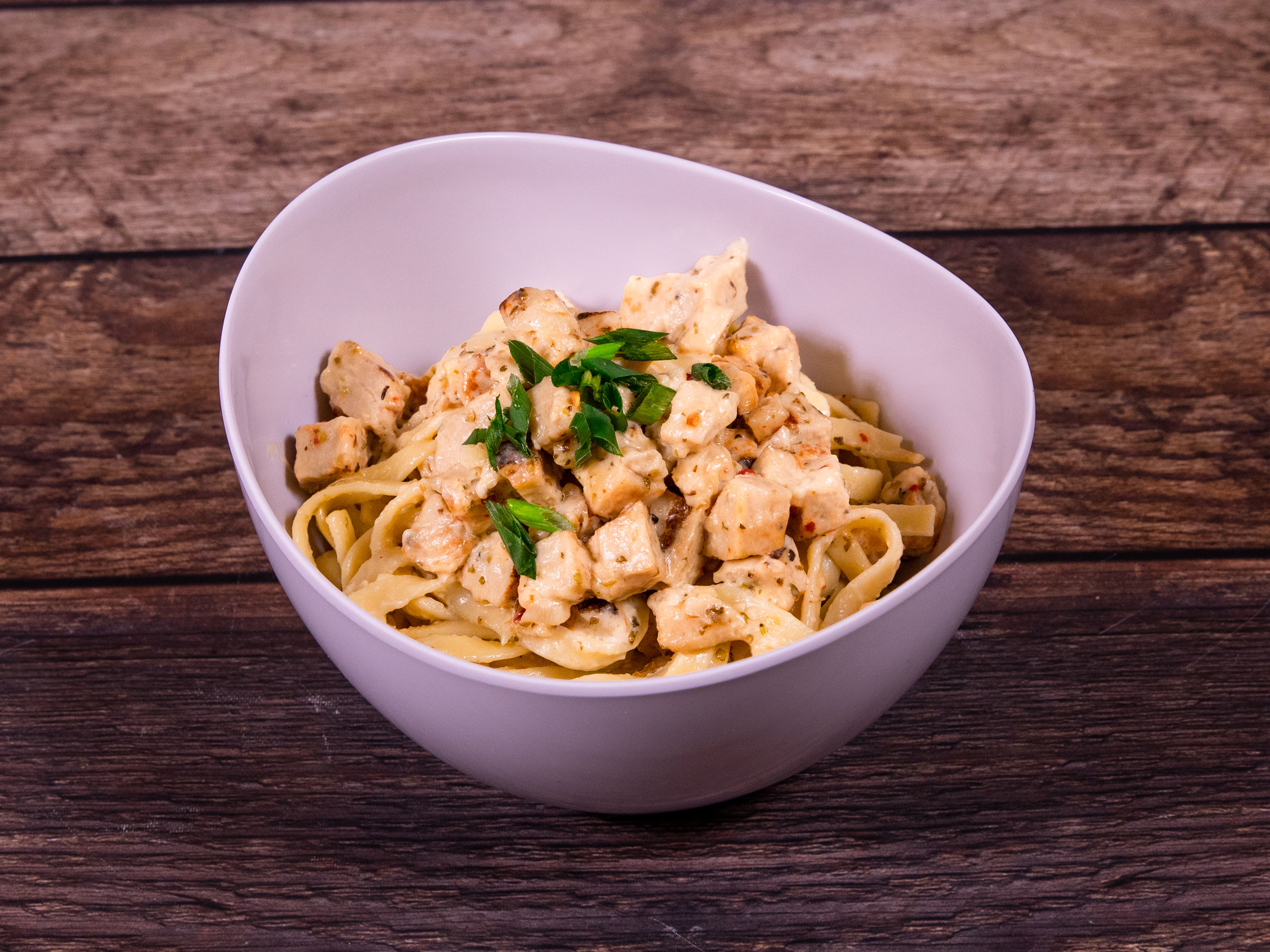 Order Fettuccine Alfredo with Chicken food online from Vieux Carre Pizza store, New Orleans on bringmethat.com