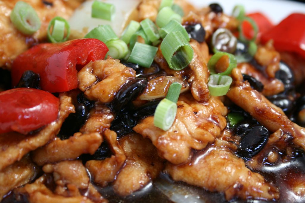 Order 67. Quart of Chicken with Black Bean Sauce food online from CHINA JOY 81 store, Jacksonville on bringmethat.com