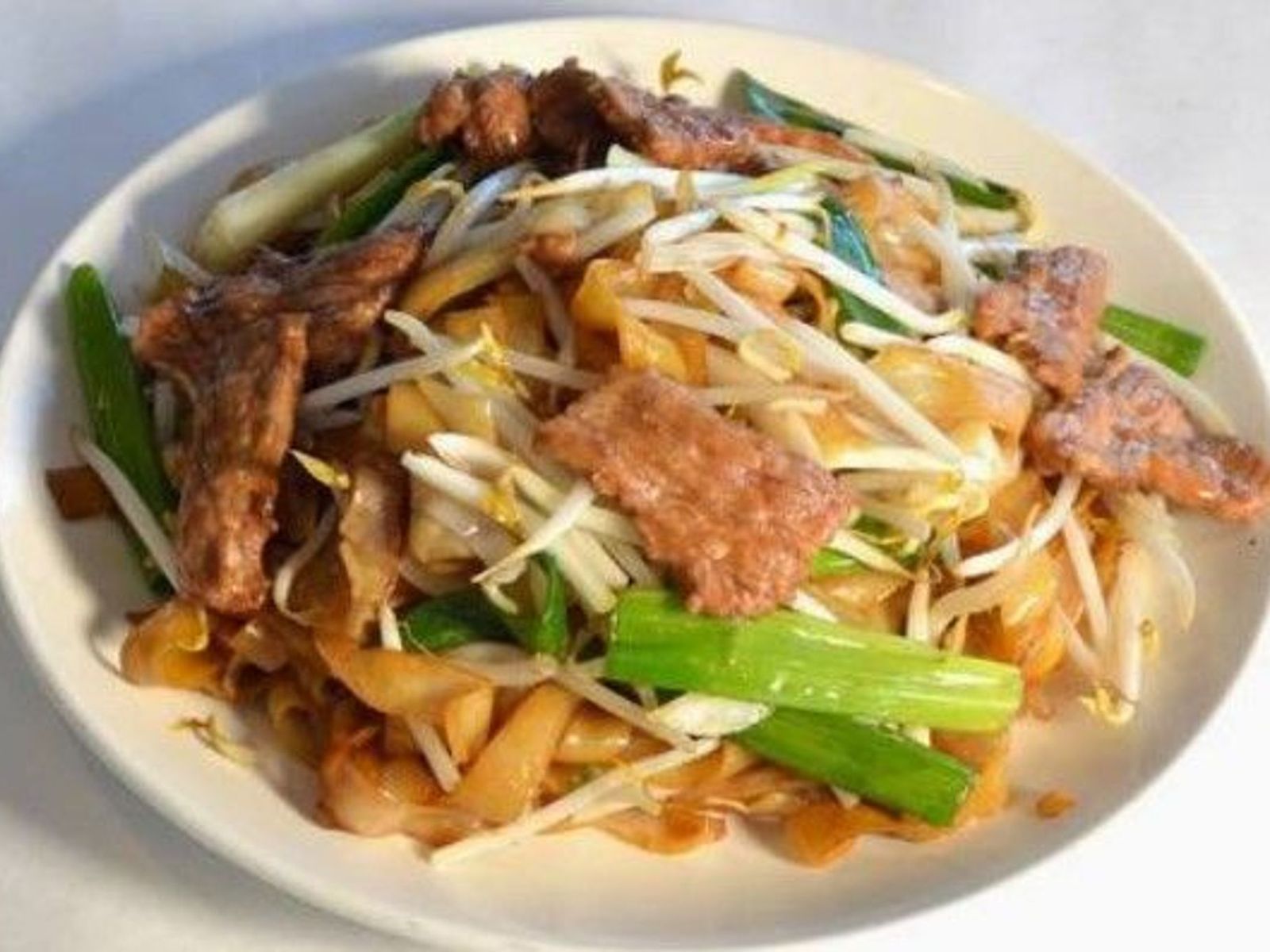 Order Flat Rice Noodle - Beef food online from Empress Seafood Restaurant store, Denver on bringmethat.com
