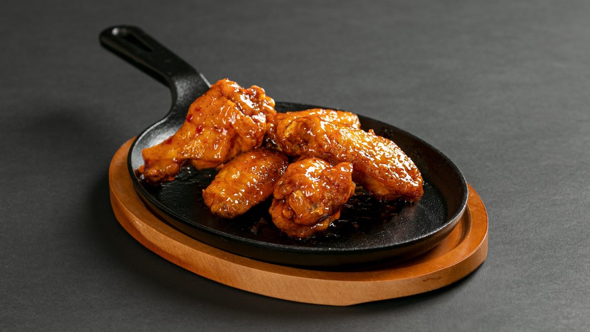 Order Wings food online from Yoyo Burgers & Chicken store, Anaheim on bringmethat.com