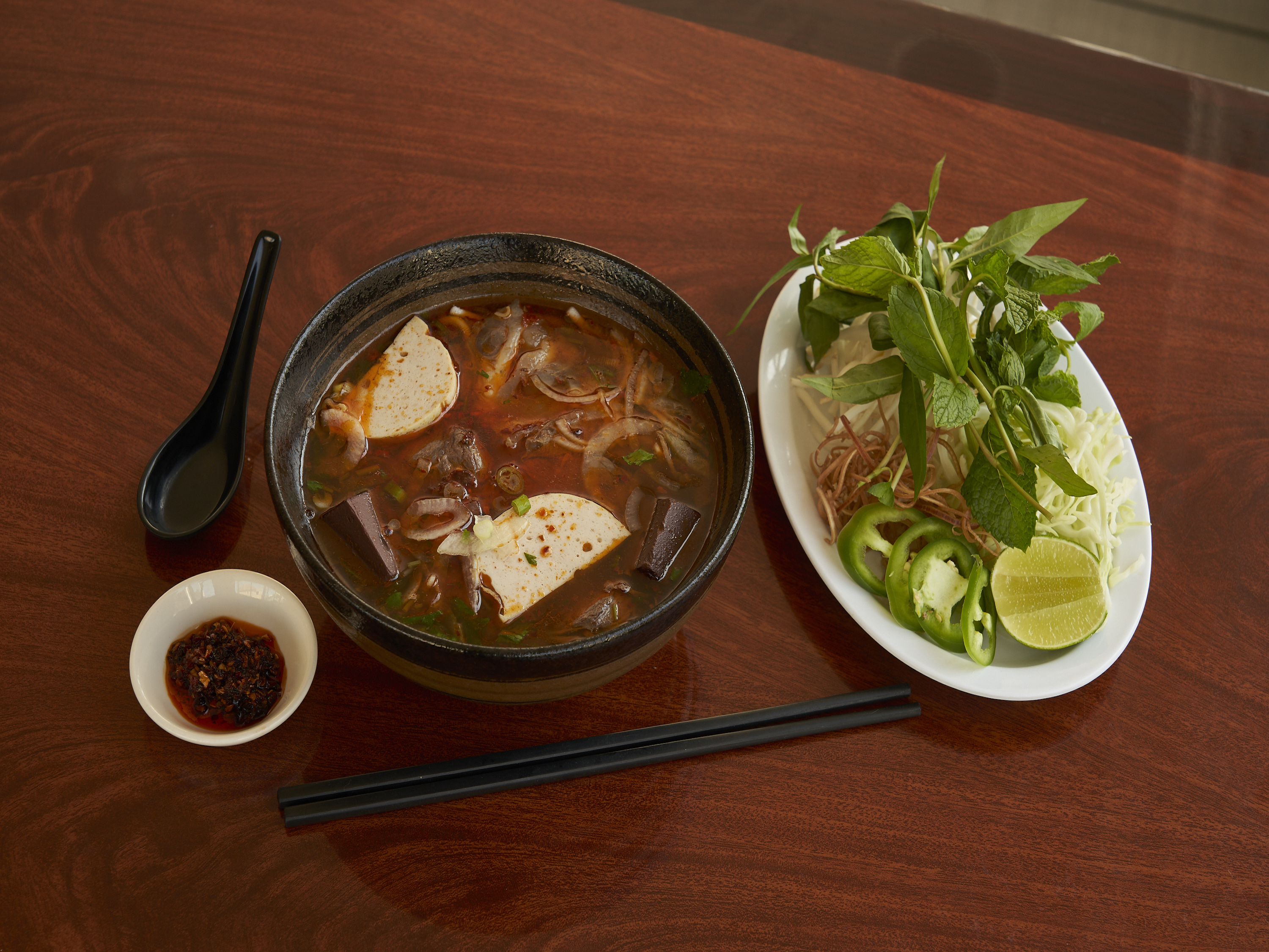 Order 40. Spicy Beef Noodle Soup  - Bun Bo Hue.    food online from Pho Huong Que store, Oakland on bringmethat.com
