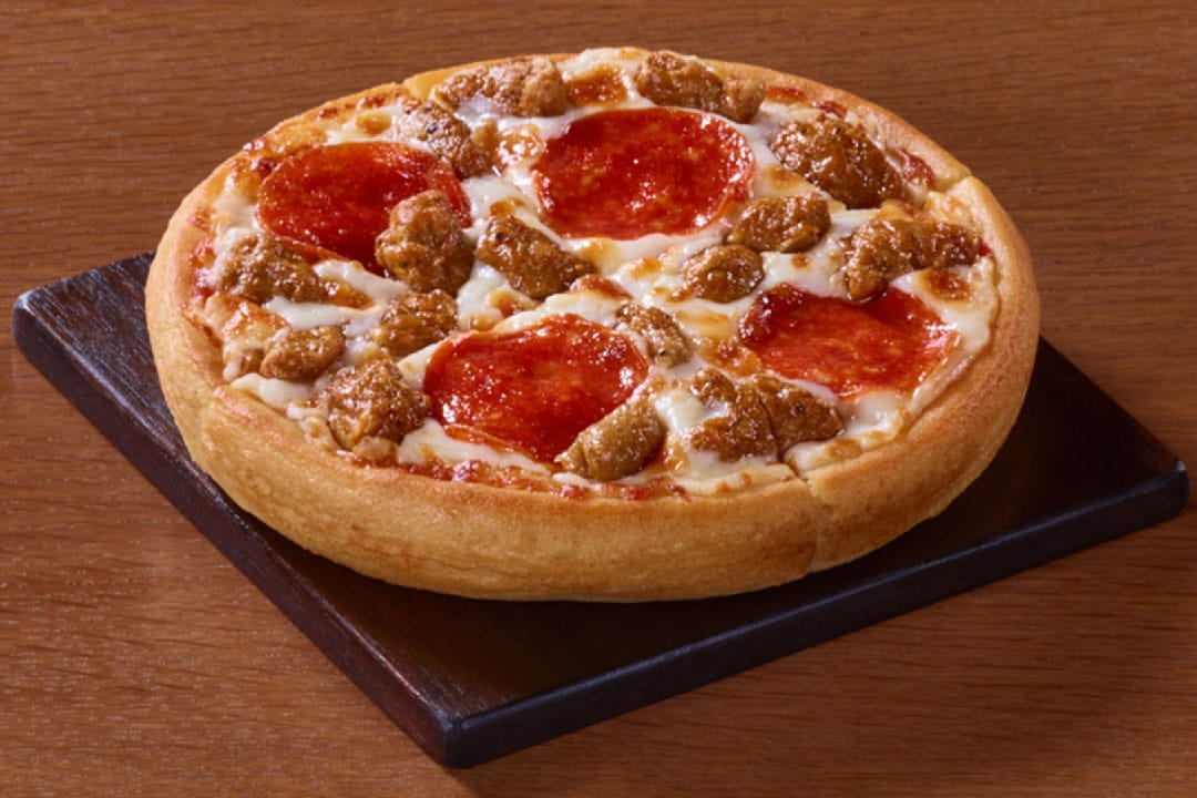 Order 6" Personal Pan Pizza food online from Pizza Hut store, Cleveland on bringmethat.com