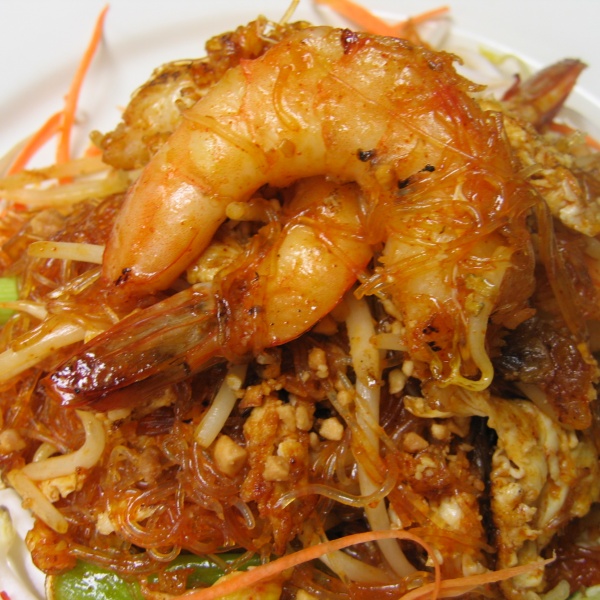 Order T6. Royal Pad Thai with Jumbo Shrimp food online from Wild ginger thai restaurant store, Atlanta on bringmethat.com