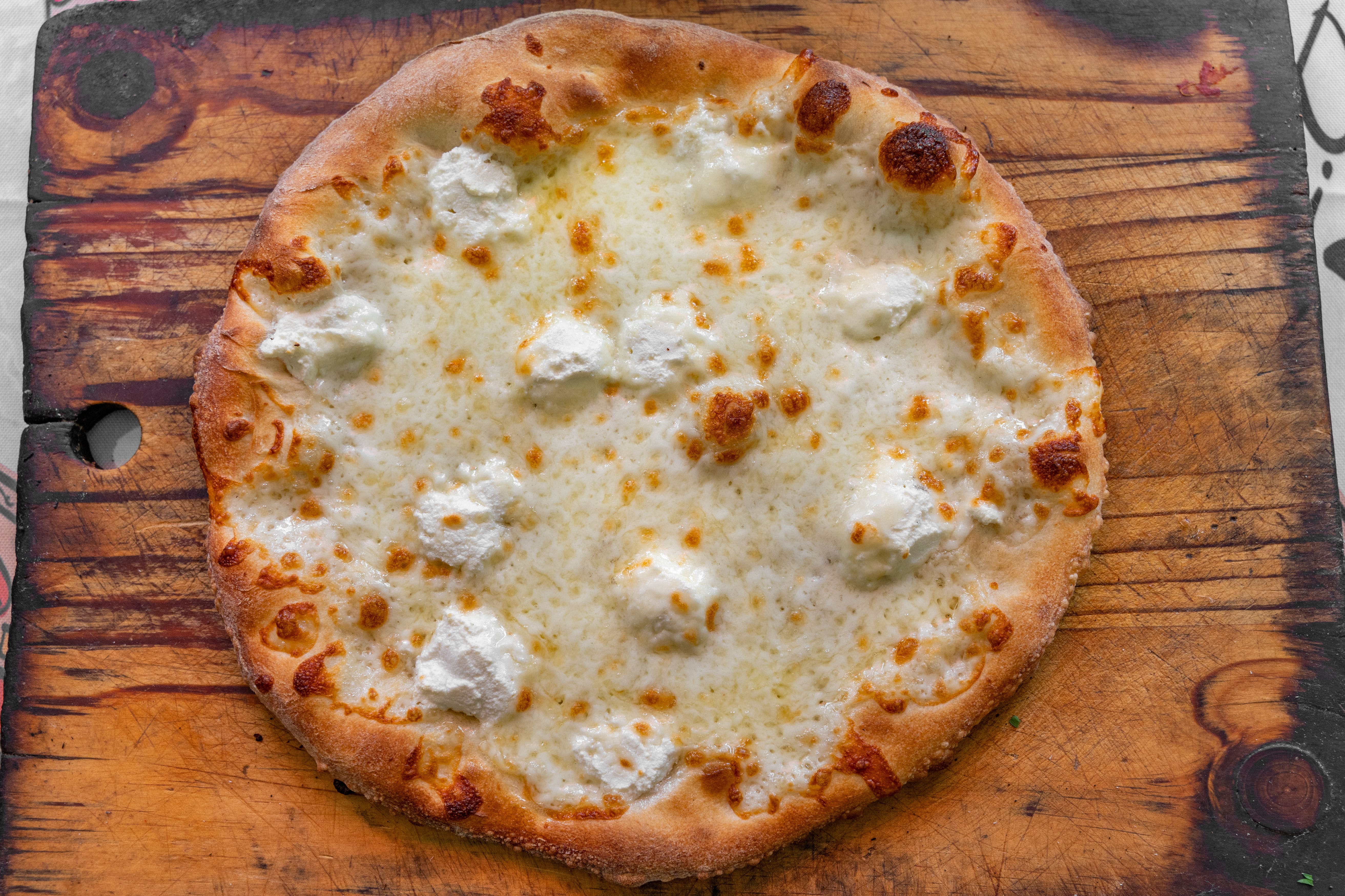 Order White Pizza - Medium 16'' food online from Mia pizza store, Astoria on bringmethat.com
