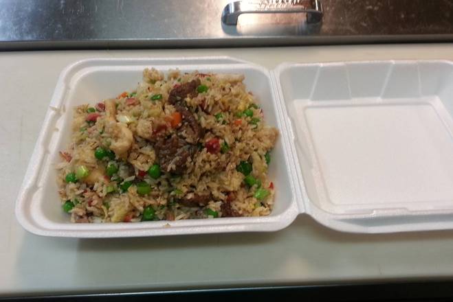 Order R7. House Special Fried Rice 本楼炒饭 food online from Jade Restaurant & Lounge store, Seattle on bringmethat.com