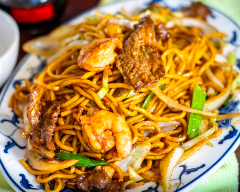 Order 305. House Chow Mein food online from China Kitchen store, Anaheim on bringmethat.com