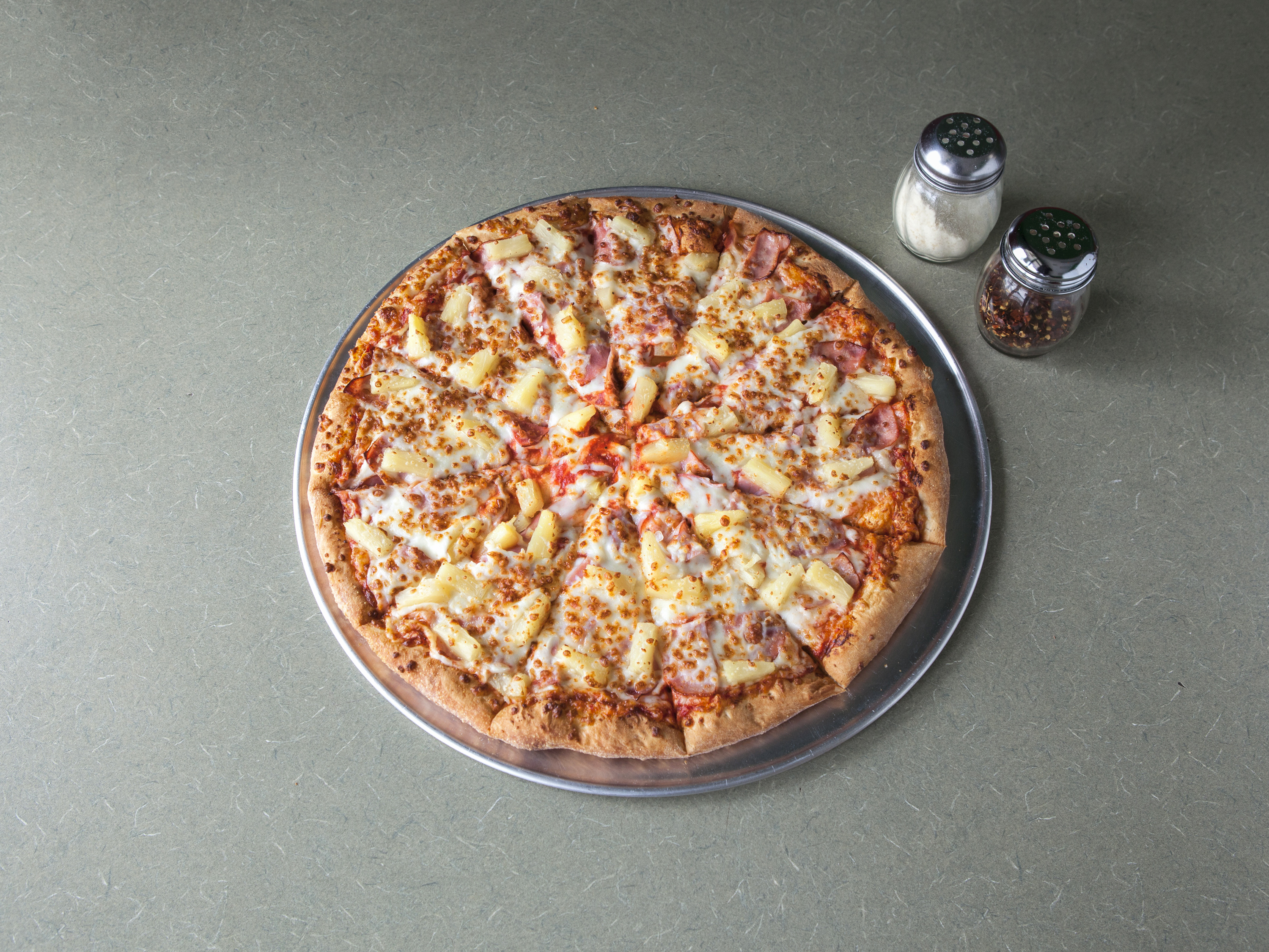 Order Hawaiian Pizza food online from Super Pizza Veloz store, Bell Gardens on bringmethat.com
