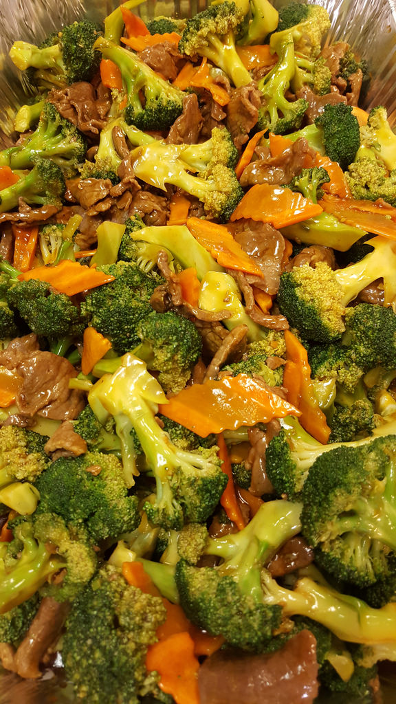 Order Beef Broccoli food online from China Wok Express store, St. Louis on bringmethat.com