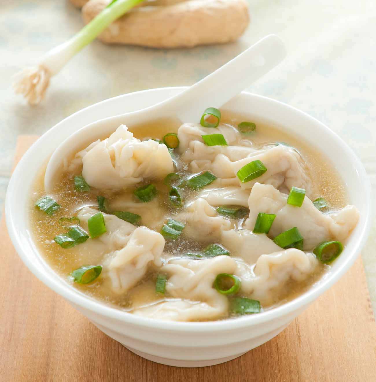 Order Pork Wonton Soup food online from Northern Cafe store, Los Angeles on bringmethat.com
