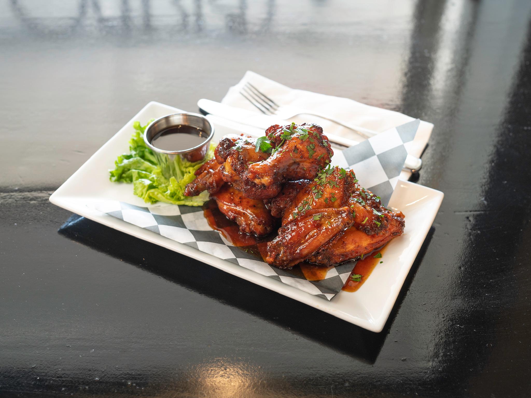 Order Bistro's Wings food online from Bistro 804 store, Richmond on bringmethat.com